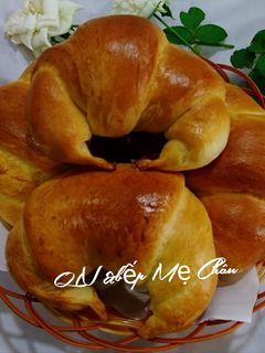 Hình của món Bánh mì mềm bơ sữa tạo hình cua.