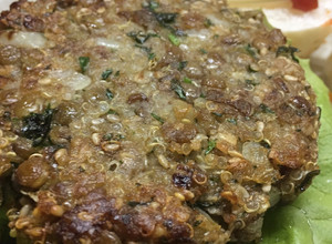 Una foto de Hamburguesas de lentejas y quinoa. Veganas!!