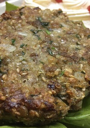 Una foto de Hamburguesas de lentejas y quinoa. Veganas!!