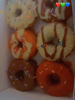 A picture of Glazed doughnuts.