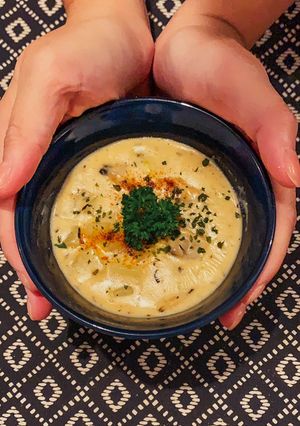 Hình của món Seafood Chowder- Súp hải sản sóng sánh.