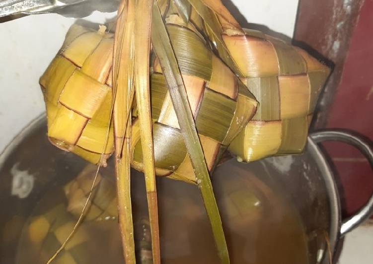 Siap Saji Ketupat Sedap Nikmat