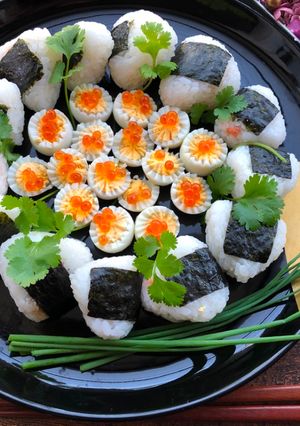 A picture of Christmas Onigiri Rice Ball Wreath.