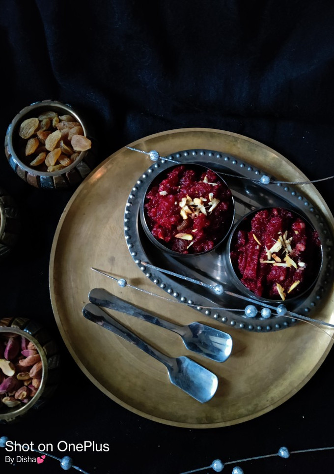 બીટ ગાજર હલવો (Beetroot Carrot Halwa Recipe in Gujarati) રેસીપી મુખ્ય ફોટો