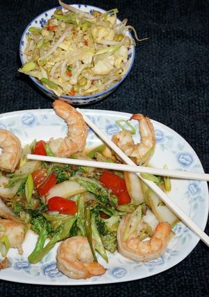 Una foto de CAMARONES SALTADOS CON BRÓCOLI. KETO. JON STYLE