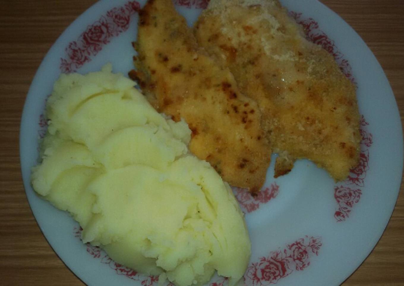 Milanesas de pollo con puré de papas
