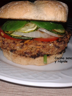 Una foto de Hamburguesa de quinoa, avena y alubias rojas