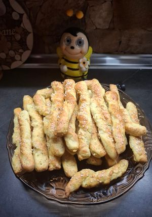 Túrós-kapros szezámmagos grissini recept fotója
