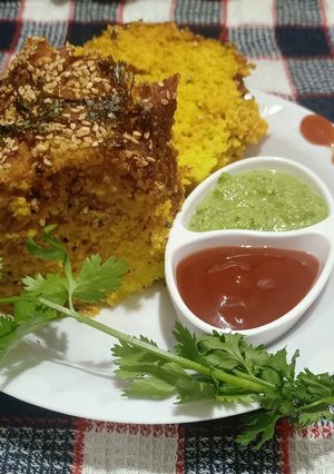 હાંડવો (Handvo Recipe In Gujarati) રેસીપી મુખ્ય ફોટો