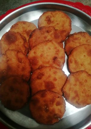 A picture of Jaggery gaarelu.