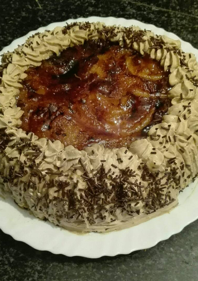 Una foto de Tarta de yema tostada y moka 