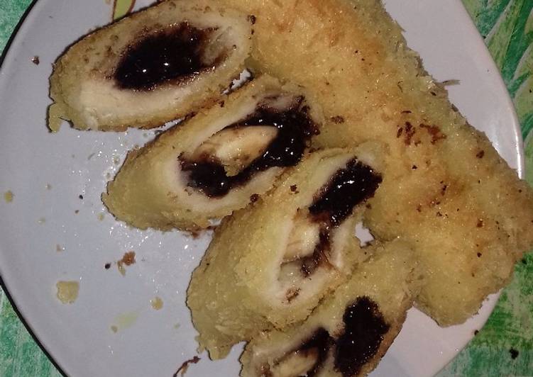 Roti tawar isi pisang coklat lumerrrrr