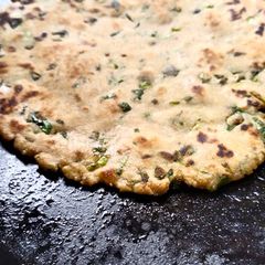 Jawar methi roti A picture of Jawar methi roti.