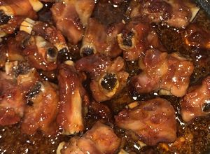 Hình của món Sườn xào chua ngọt.