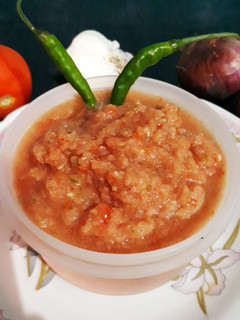टमाटर प्याज़ चटनी (Tamatar pyaz chutney recipe in hindi) रेसिपी मुख्य फोटो
