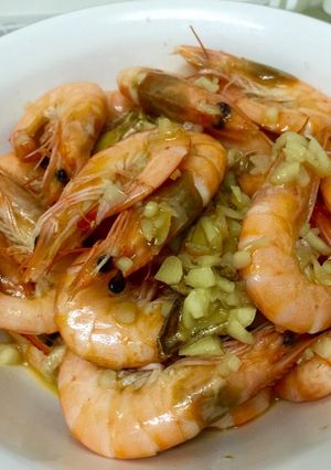 A picture of Garlic buttered shrimps.