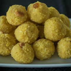 A picture of Boondi Ladoo.