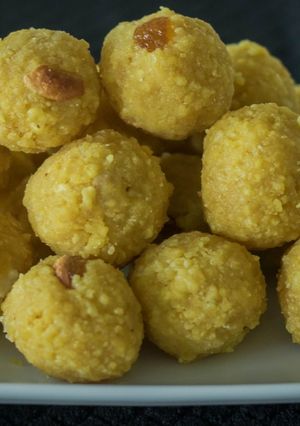 A picture of Boondi Ladoo.