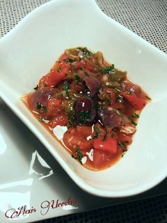 Una foto de Ensalada de pimientos asados, cebollas rojas y tomates