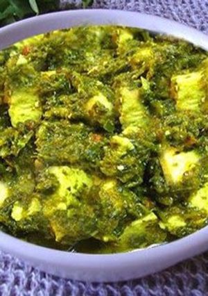 A picture of Palak paneer.