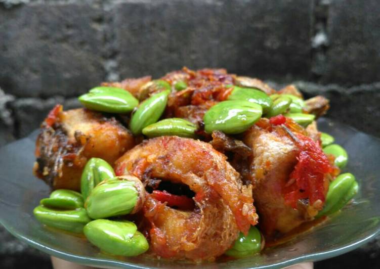 Balado Ikan Gabus Pete