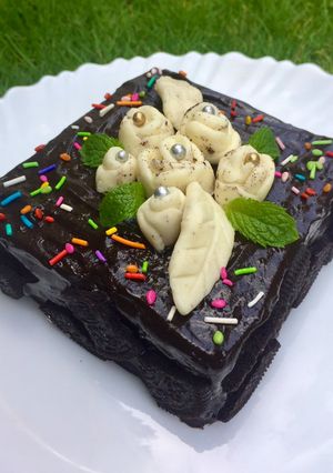 A picture of Bread cake with Oreo frosting.