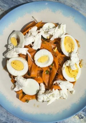 Foto principal de Ensalada de Zanahoria con Huevo Duro y Mozzarella