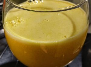Una foto de LIMONADA🍋 De Maracuyá con Soda...!
