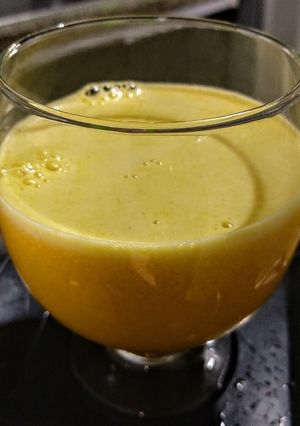 Una foto de LIMONADA🍋 De Maracuyá con Soda...!