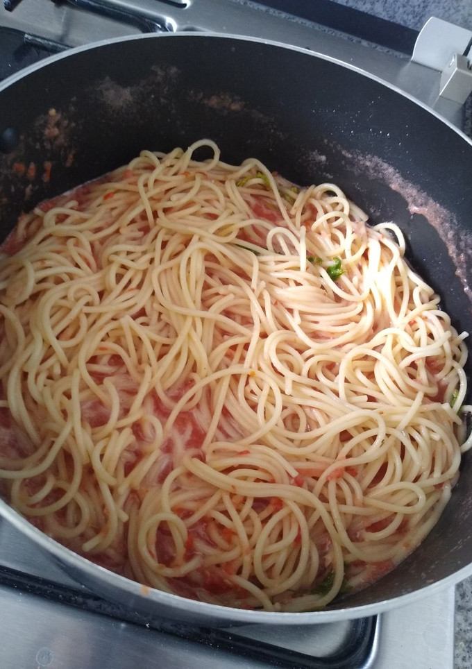 Una foto de Spaghetti rojo 🍝😍🍝