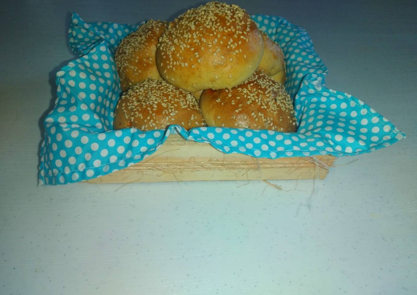 Bollos rellenos con chorizo y quesillo