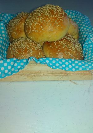 Una foto de Bollos rellenos con chorizo y quesillo