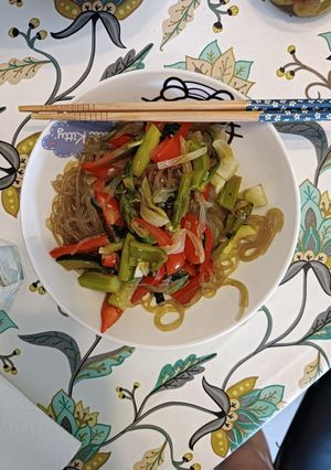 Una foto de Japchae vegano