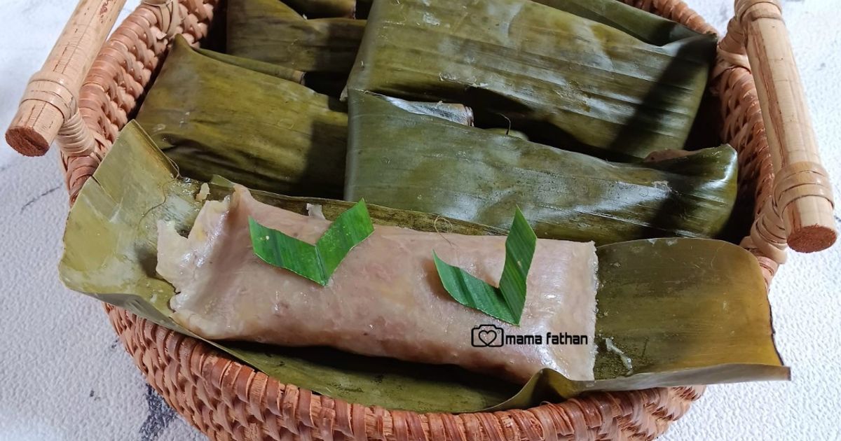 Kue pisang aduk khas betawi