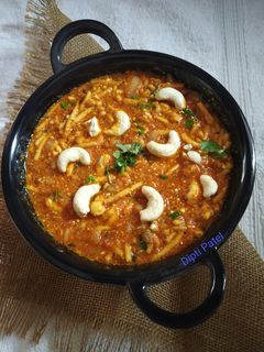 કાજુ ગાંઠીયા શાક (Kaju Ganthiya Shak Recipe In Gujarati) રેસીપી મુખ્ય ફોટો