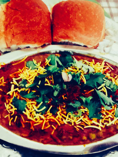 સેવ ઉસળ(Sev Usal Recipe In Gujarati) રેસીપી મુખ્ય ફોટો