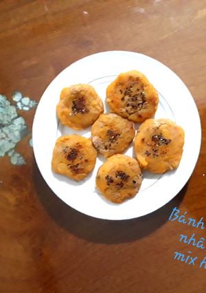 Hình của món Bánh khoai lang nhân thịt bò mix hạt chia.