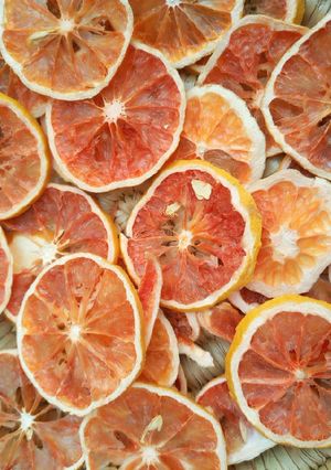 A picture of Dried grape fruit wheel.
