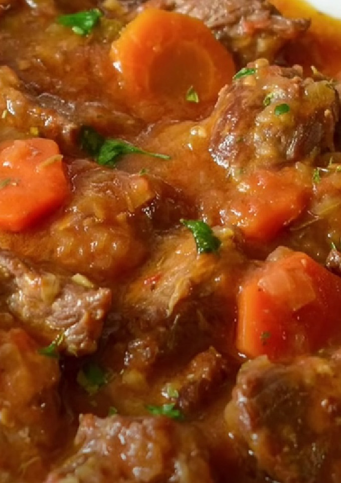 Una foto de Ternera estofada con patatas en Mambo