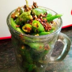 A picture of Instant green chilli pickle.