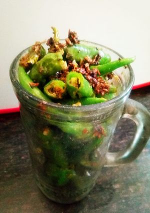 A picture of Instant green chilli pickle.