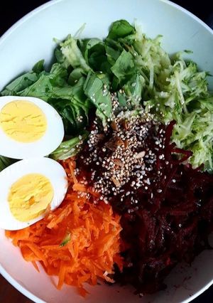 Una foto de Ensalada rápida (almuerzo ligero)💪🥗🍽