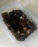Cerdo en adobo chocolate con jamaica