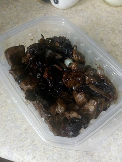 Una foto de Cerdo en adobo chocolate con jamaica