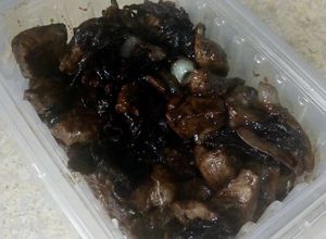 Una foto de Cerdo en adobo chocolate con jamaica