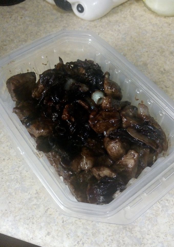 Una foto de Cerdo en adobo chocolate con jamaica