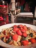 Pastas con tomates, anchoas y guindilla