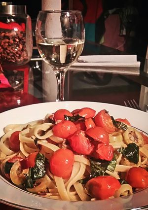 Una foto de Pastas con tomates, anchoas y guindilla