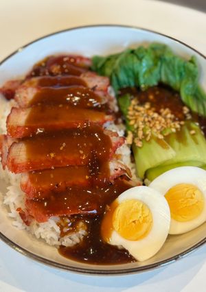 รูปของ ข้าวหมูแดง ผักกวางตุ้งน้ำมันหอย