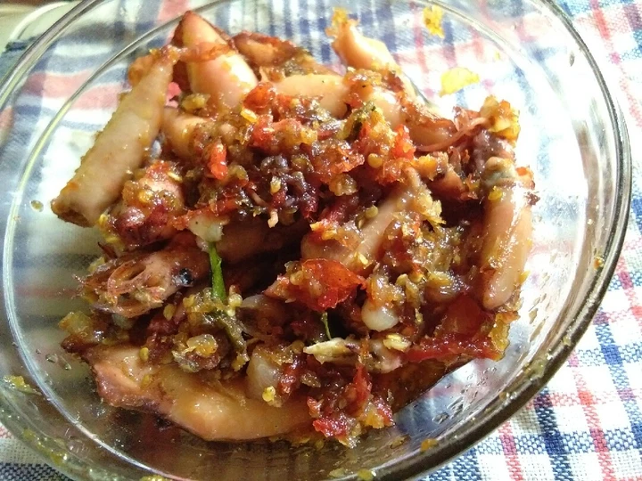Cara Mudah Menyiapkan Resep Sambal Bawang Cumi yang  Bikin Ketagihan Anti Ribet, Menggugah Selera